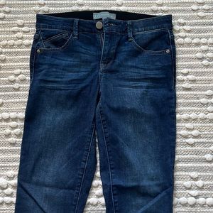 NWOT, never worn skinny jeans 4P